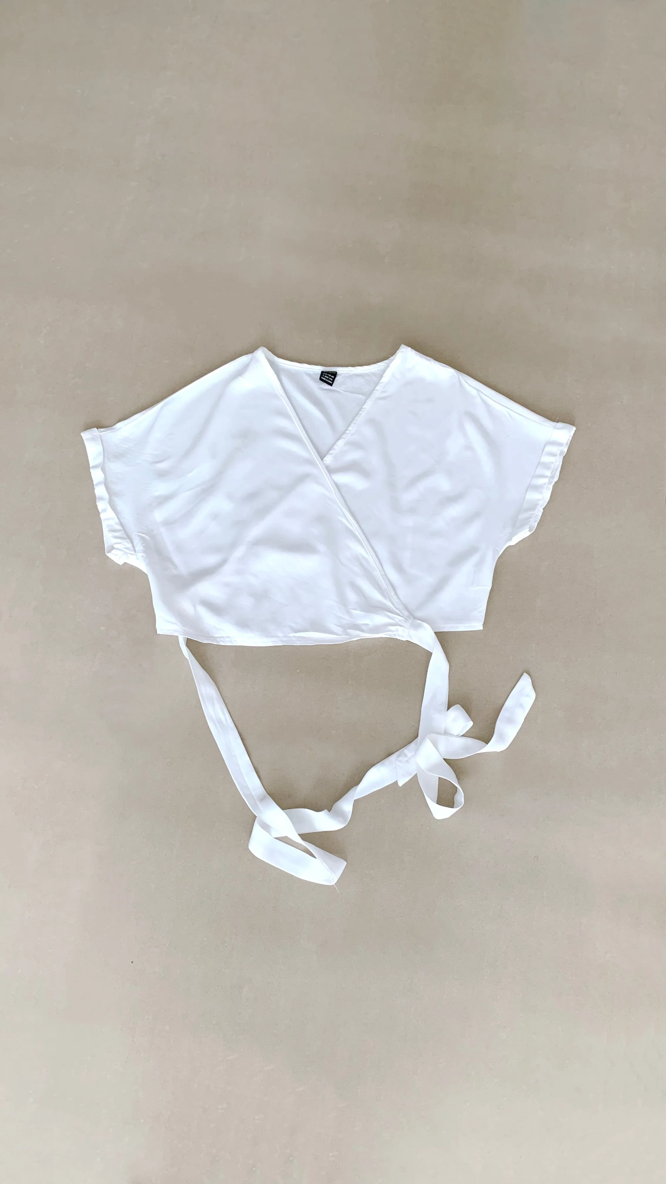 SHEIN CROPPED TOP
